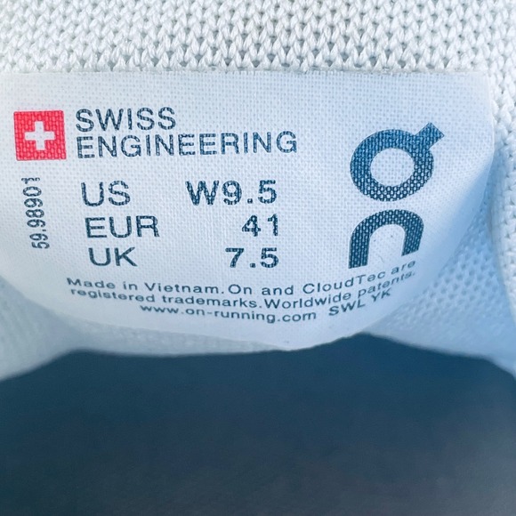 On Running Cloud Waterproof Running Shoes Women's Size 9.5 Blue - Picture 3 of 10